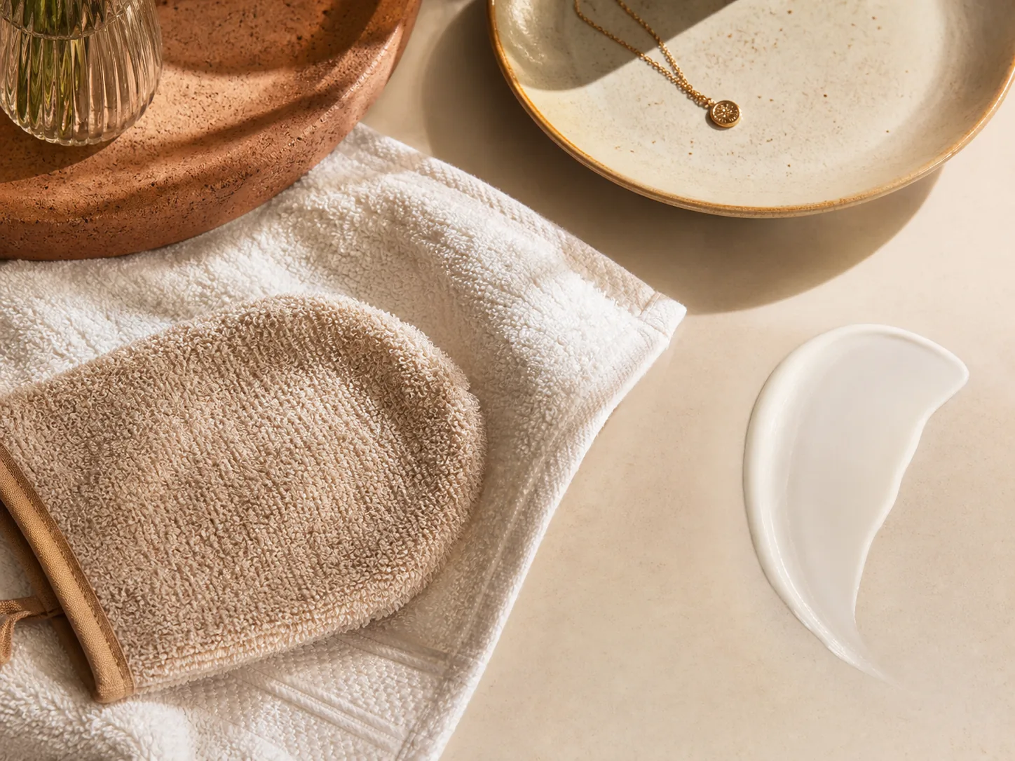 Editorial image for a WorthSift guide to gradual self-tanning moisturizer application